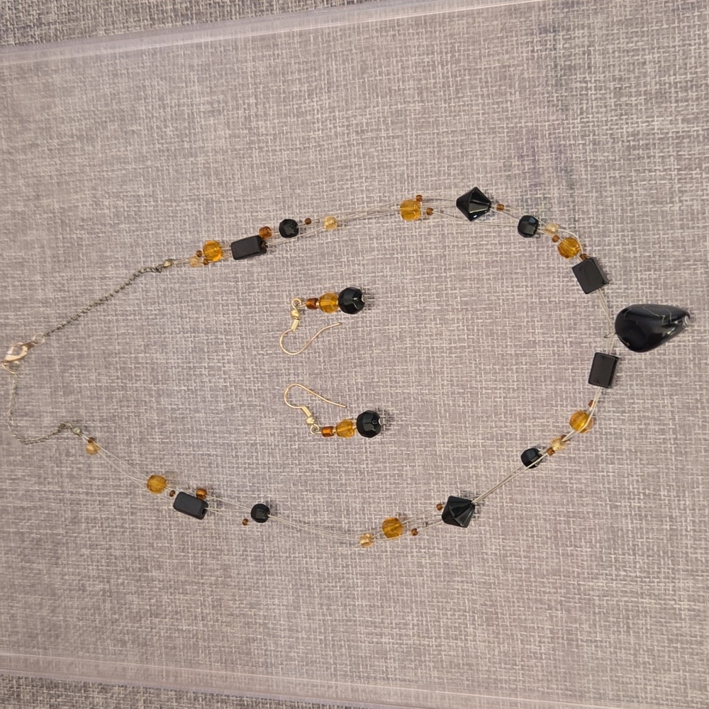 Beaded necklace & earrings Set